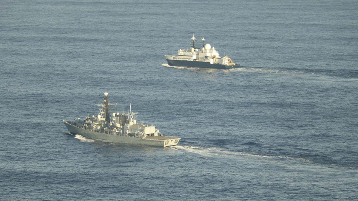 britain warns about russian spy ship in its waters