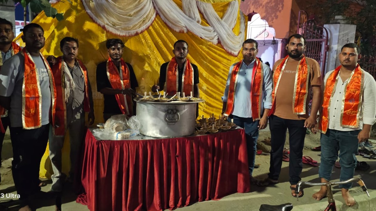 varanasi khichdi prasad distribution time changed due to cold