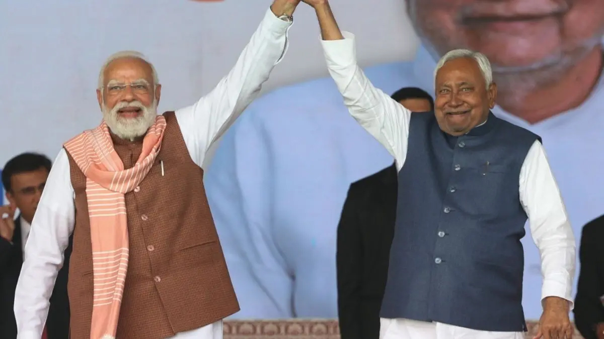 pm modi congratulates nitish kumar on bihar cm oath