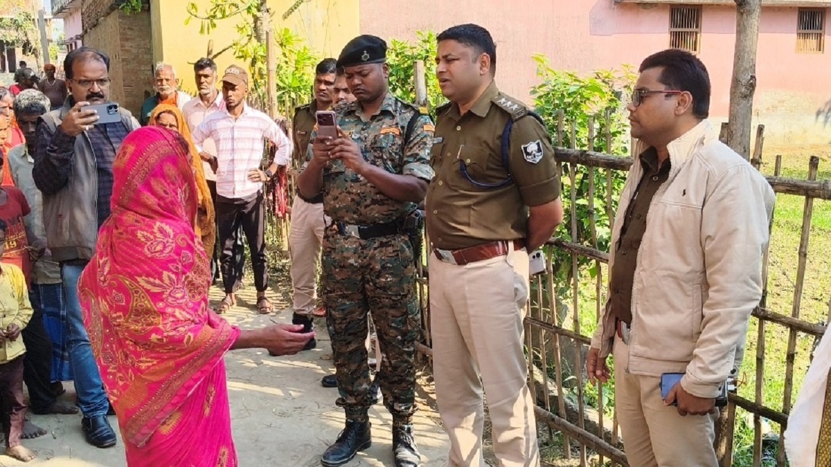 younger brother stabs elder brother to death mother illness being the reason case from east champaran