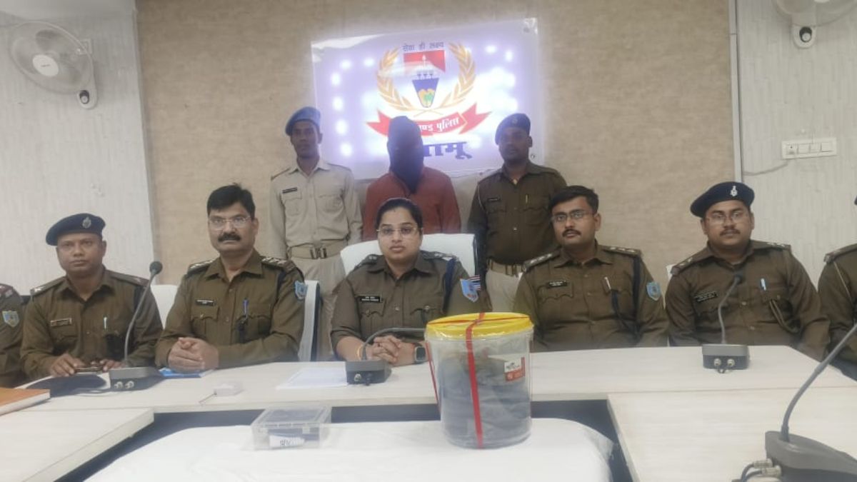 palamu police arrests opium smuggler with more than 6 kg opium