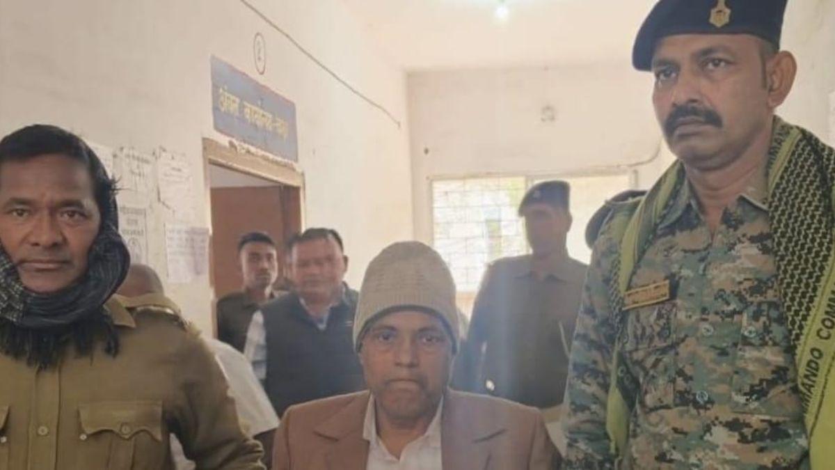 clerk arrested for taking bribe for land record copy in palamu