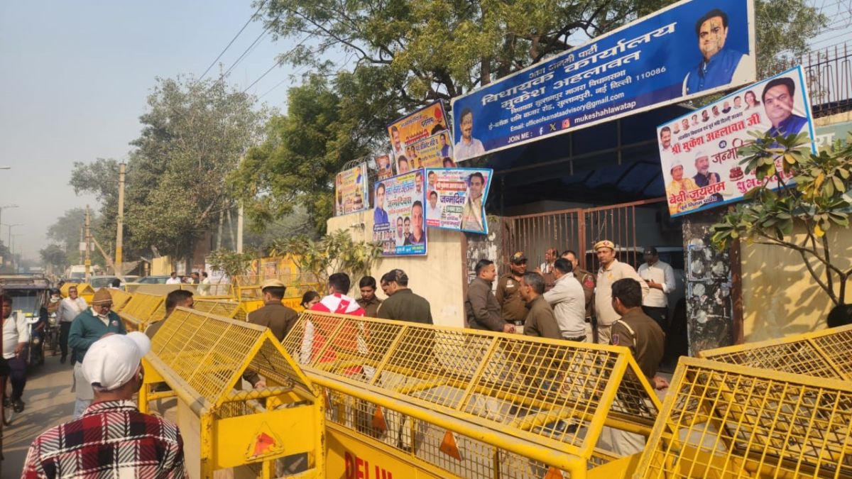 aap mla office sealed police retreat after protest mukesh ahlawat