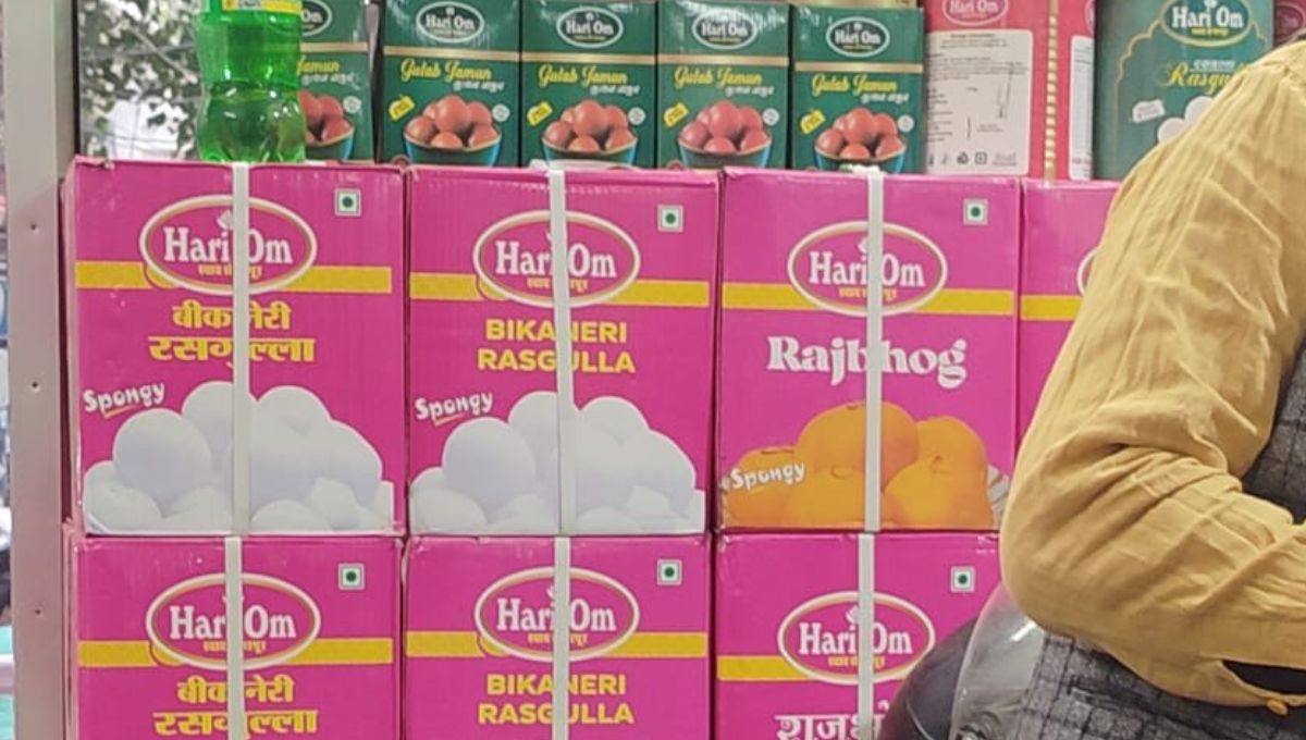 adulterated food racket busted in gorakhpur refined oil as cream flour in khoya