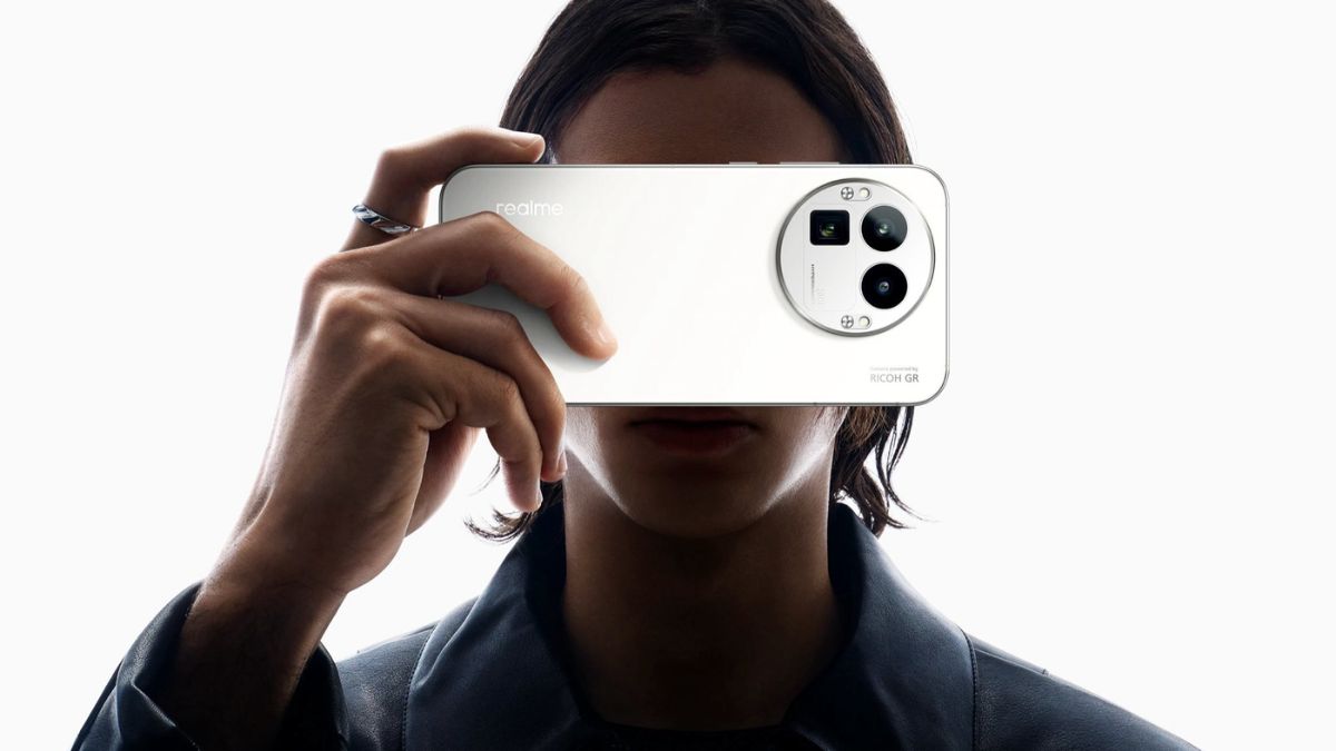 realme gt 8 pro launched in india with snapdragon 8 elite gen 5 soc ricoh gr imaging alongside dream edition variant price specifications