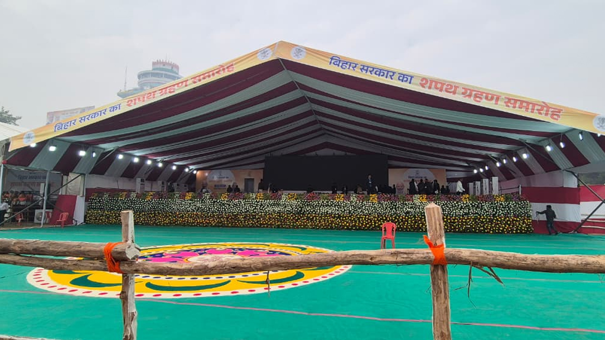 nitish kumar oath ceremony crowd gathers at gandhi maidan in patna
