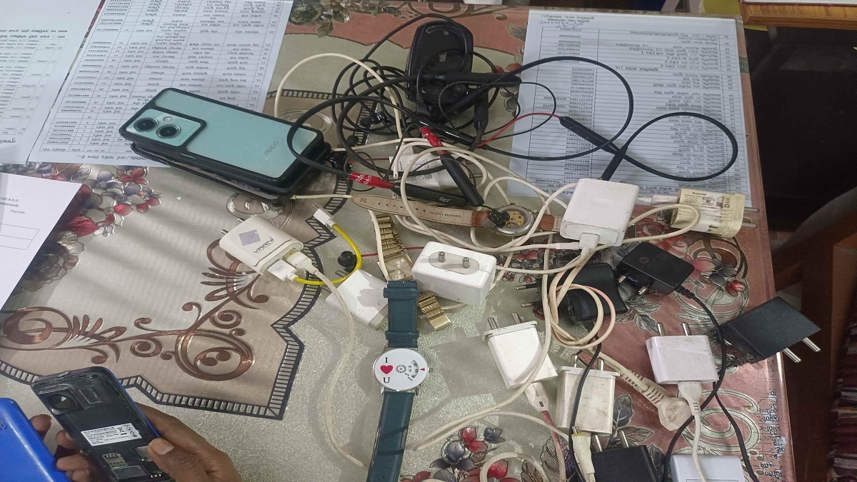 a raid was conducted at the home of a drug gang member in samastipur and dozens of mobile phones and other items were recovered