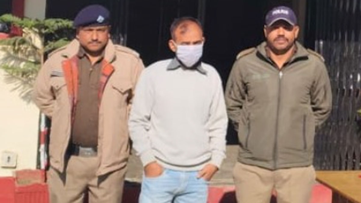 primary teacher arrested for duping lakhs in the name of job