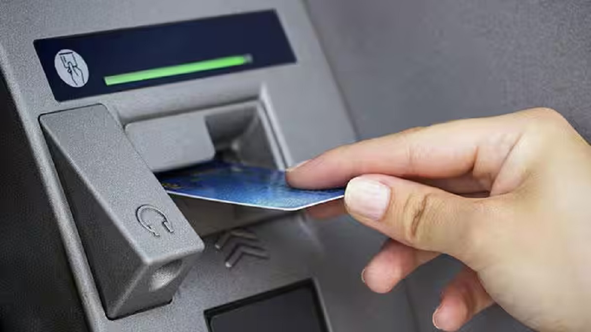 deoghar atm fraud 65000 illegally withdrawn after card gets stuck
