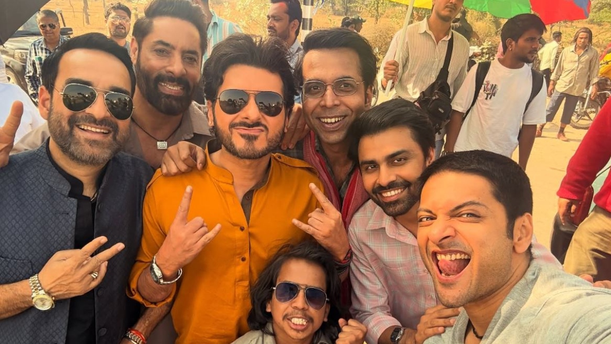 mirzapur the film ali fazal shares bts photo with pankaj tripathi divyendu from mirzapur set