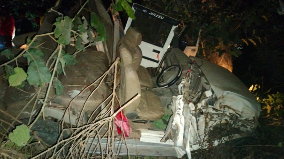 woman dies four injured as bolero crashes in ambedkarnagar