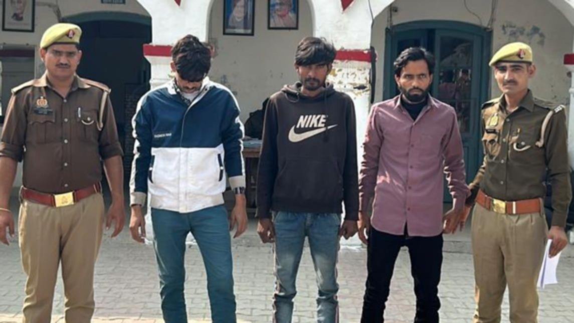 auto rickshaw tapping gang busted in delhi 3 arrested