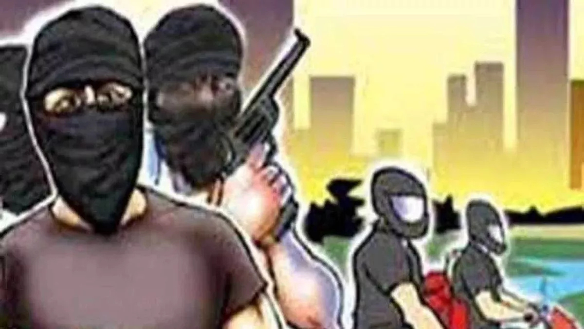 delhi loot accused arrested for pistolbutt attack search on for accomplice