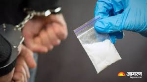 delhi police arrests two drug peddlers with 152 grams of marijuana