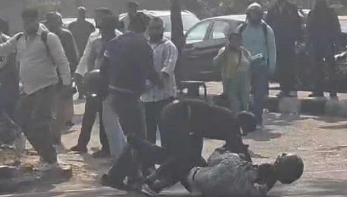 chandigarh parking fee dispute turns violent in sector 17