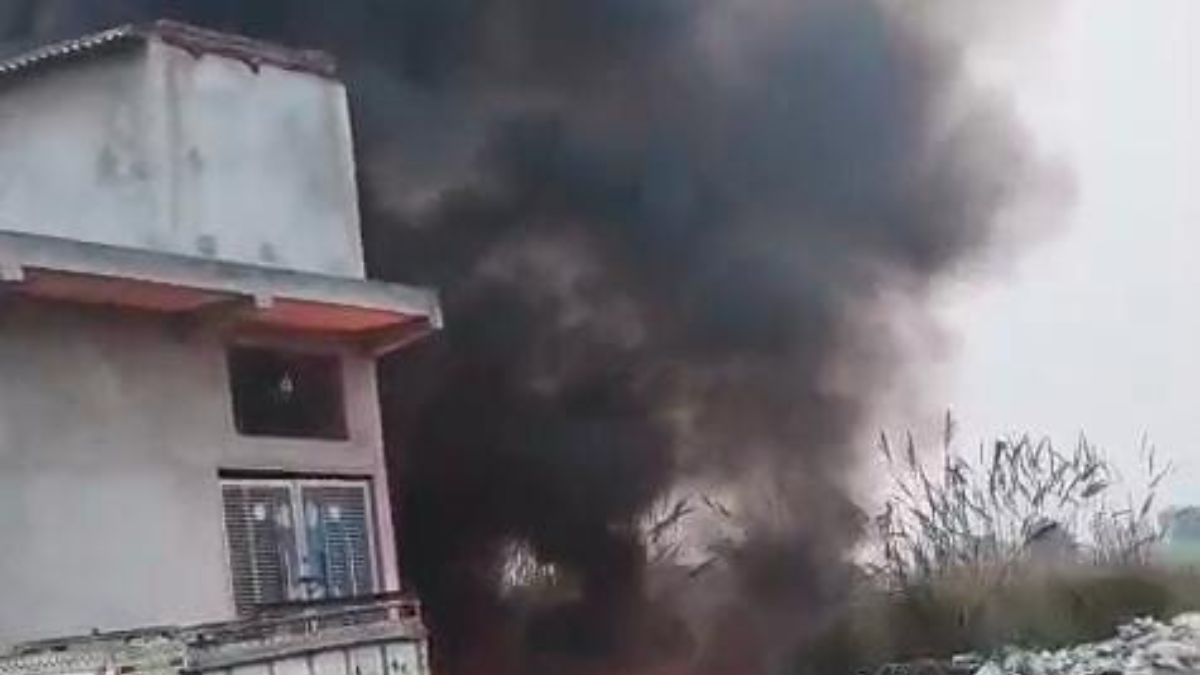 plastic burning on karanpur jatt road fuels pollution angers villagers