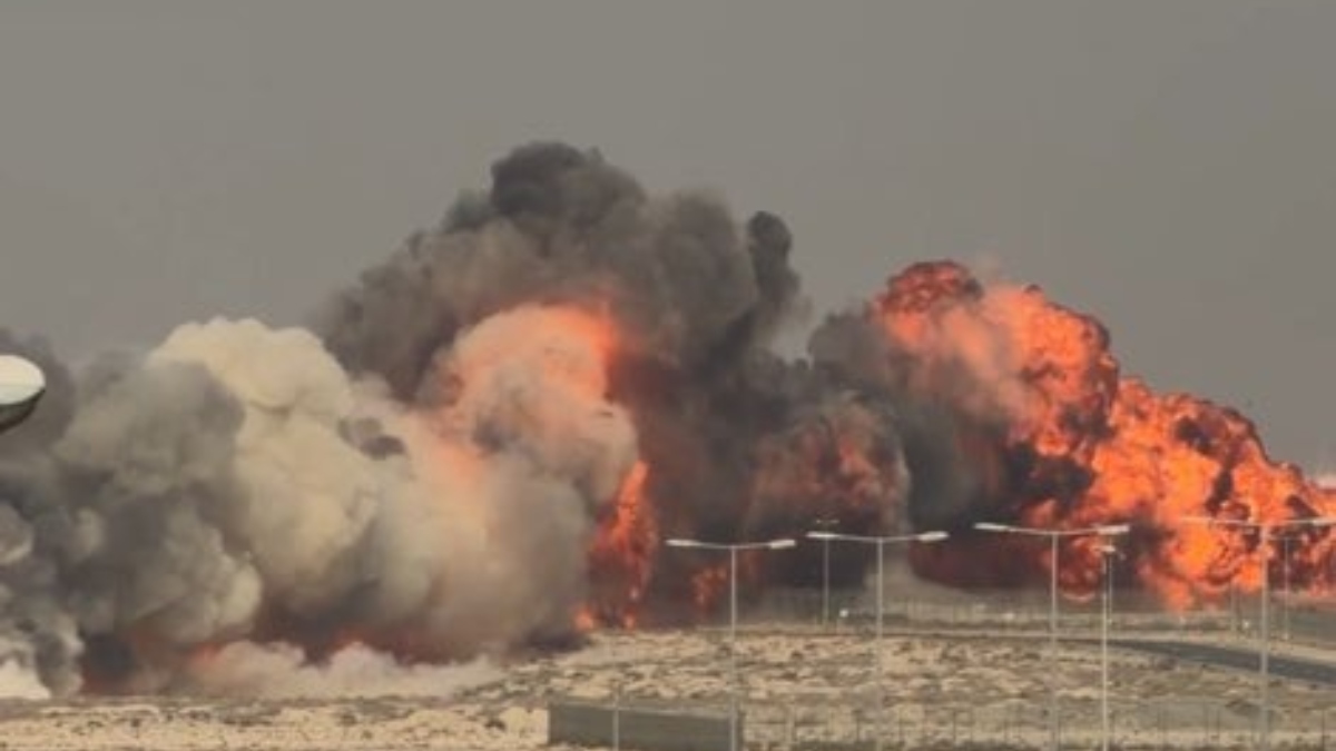 dubai tejas fighter plane crash pilot dead air show