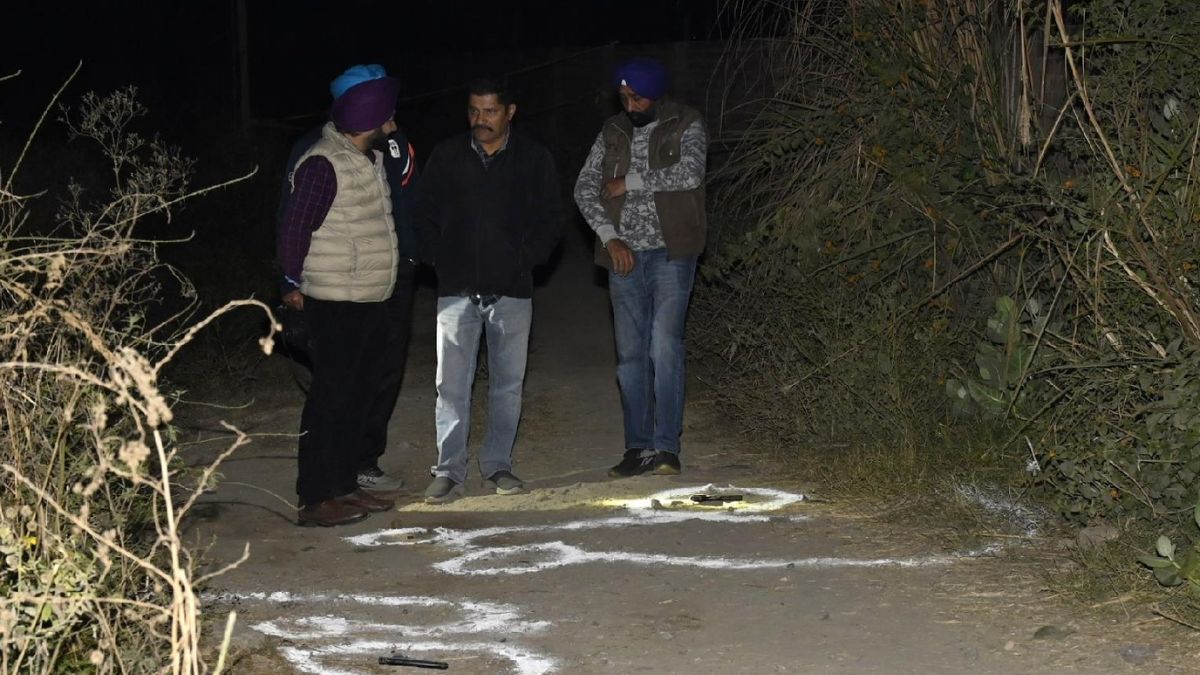 ludhiana police encounter with criminals near ladhowal toll plaza two injured