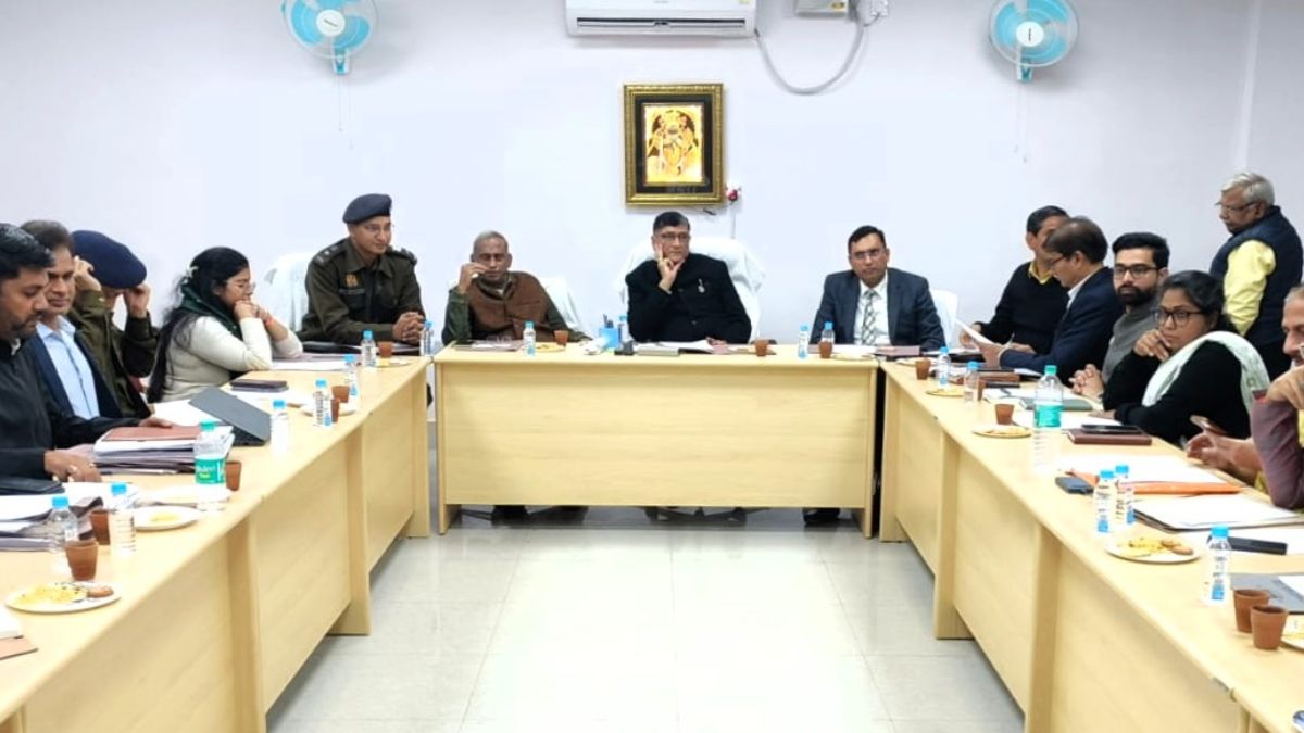 banke bihari temple servants clash meeting ends in chaos