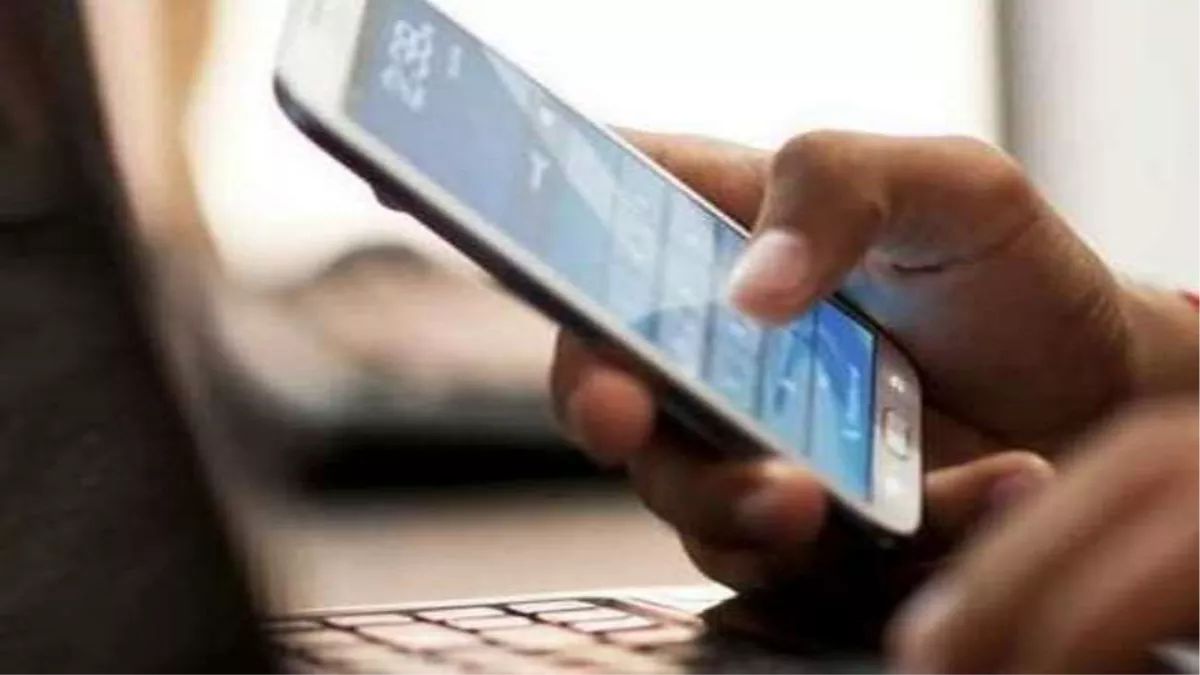 cyber fraud rs 135 lakh swindled via whatsapp link in bareilly