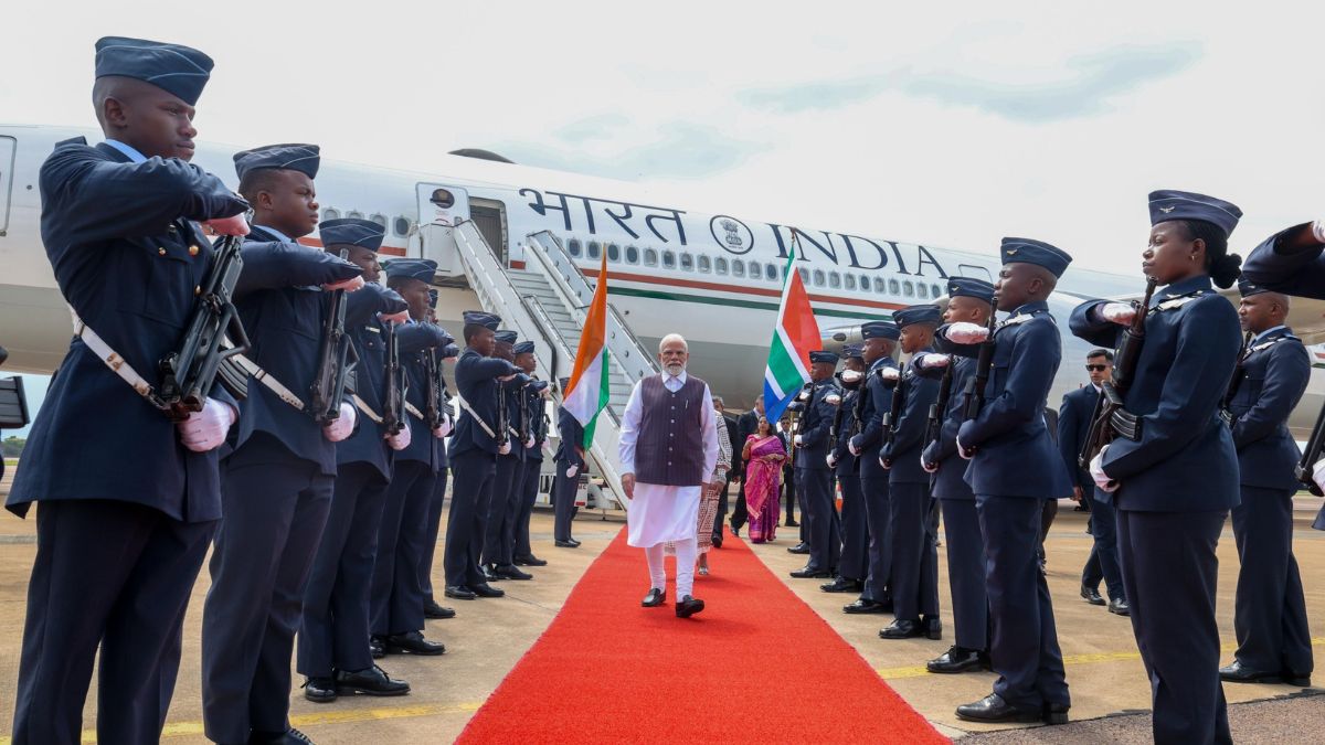 pm modi arrives in johannesburg for g20 summit