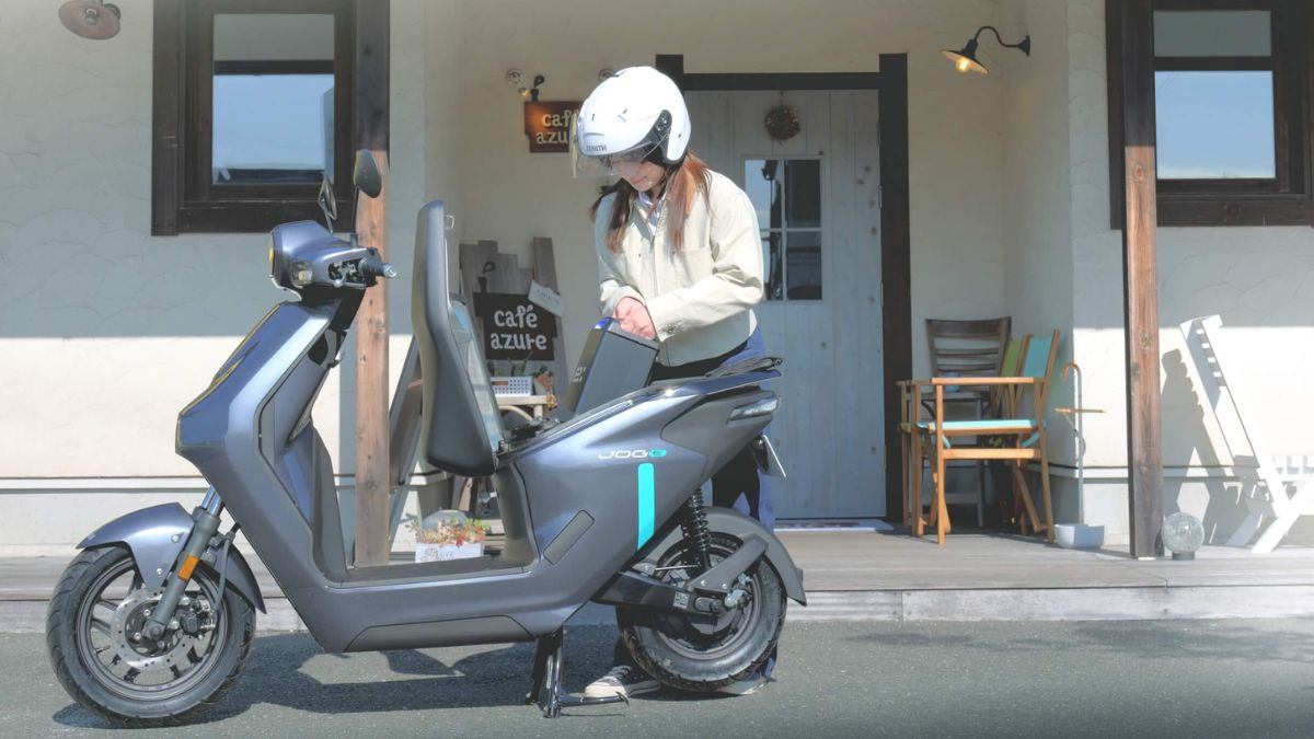 yamaha jog e electric scooter debuts with honda battery pack and 53 km range