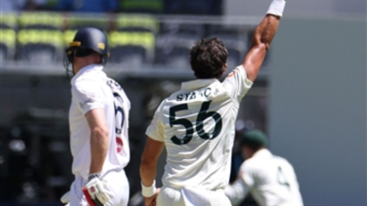 ashes series aus vs eng both australia and england lost their first wicket without a run on board in their first innings