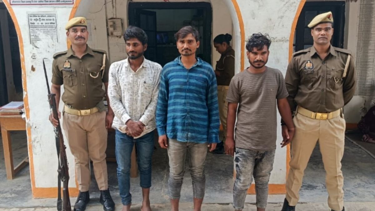 ambedkar nagar two gangsters three criminals arrested with illegal liquor