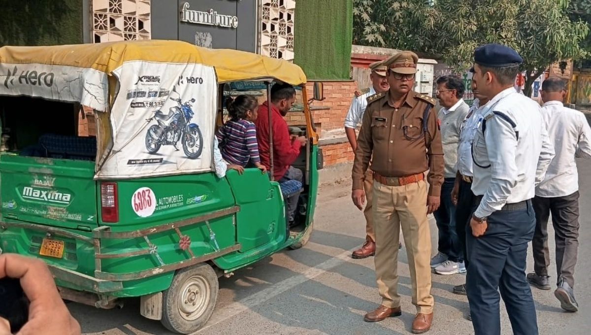 58 illegal auto rickshaws seized in gorakhpur qr code mandatory