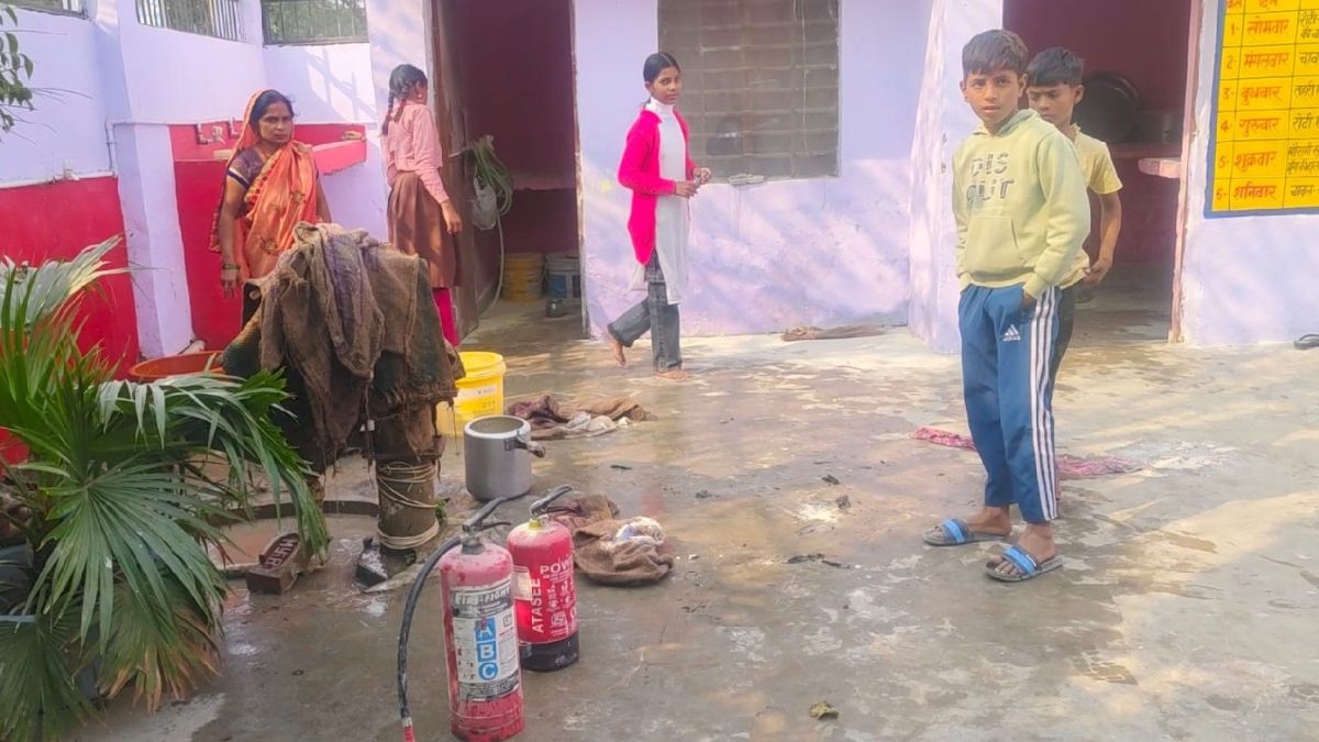 farrukhabad school kitchen fire due to cylinder leak panic ensues