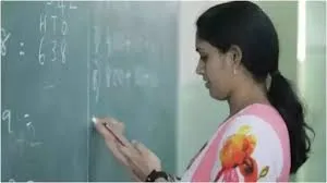 यूपी में छात्रा के मुंह पर टेप लगाकर पीटा, विभाग ने महिला टीचर को दी ये सजा