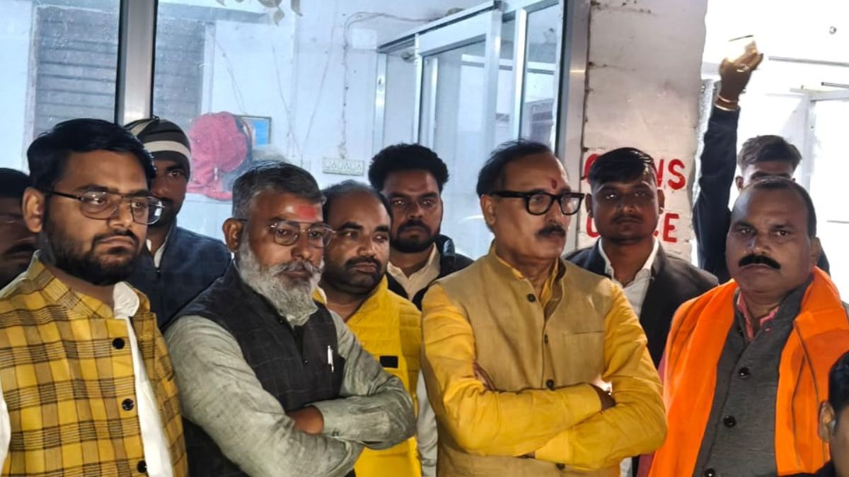 mla protests poor police work in itonja lucknow