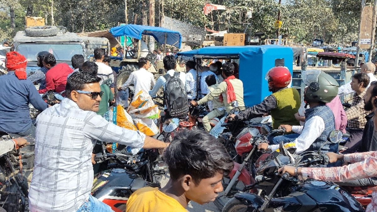 traffic chaos in ramnagar before sugarcane season public outrage