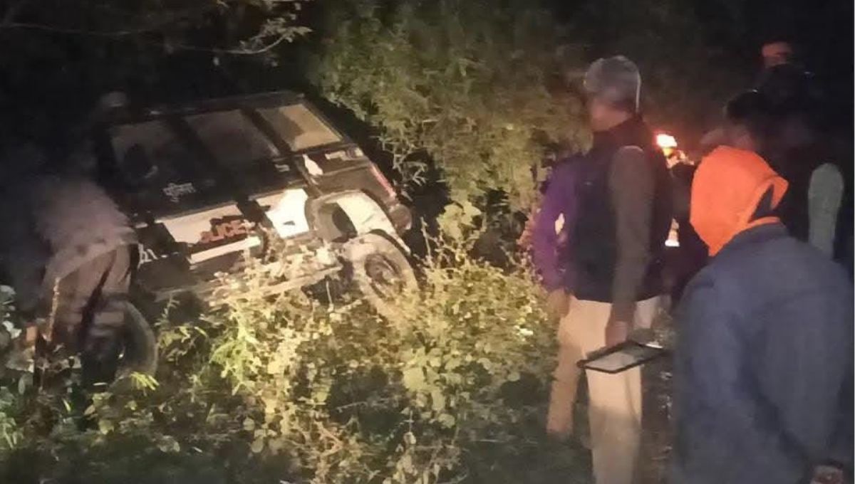 sitapur police vehicle accident steering failure leads to mishap