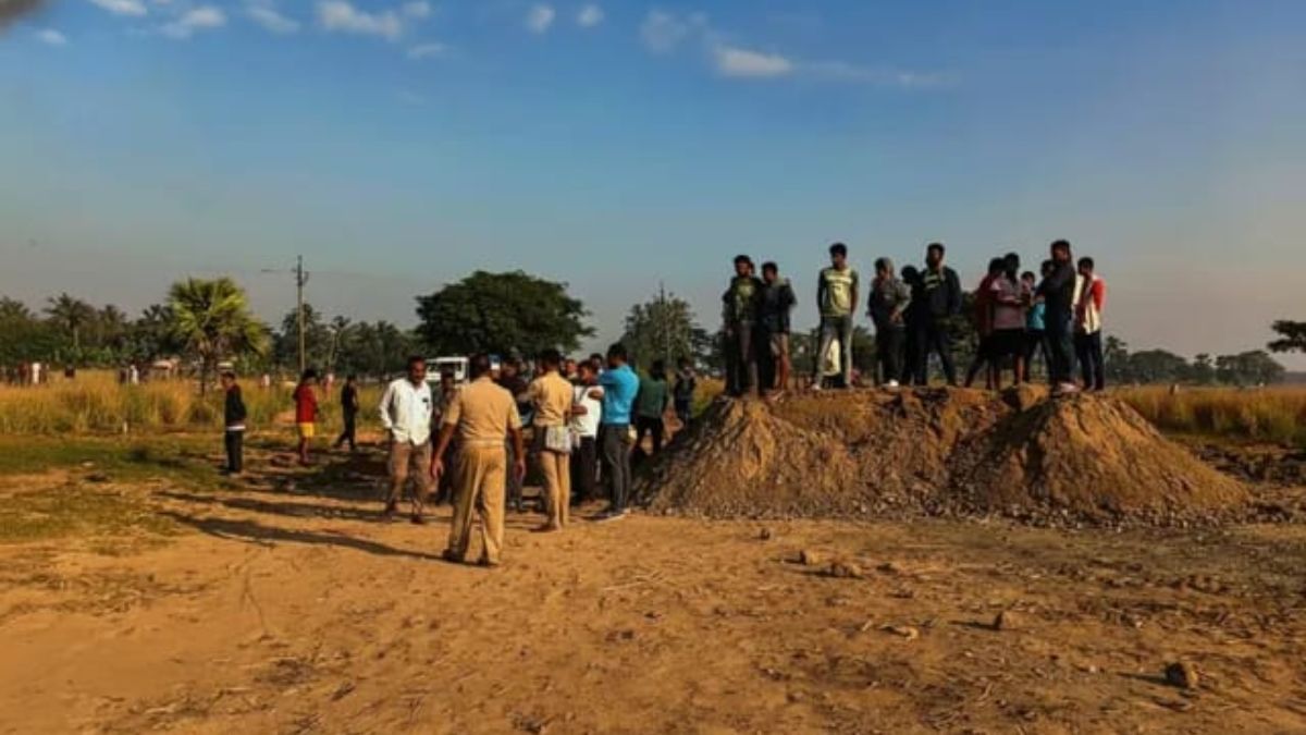 unidentified body found burnt in konark field police investigate