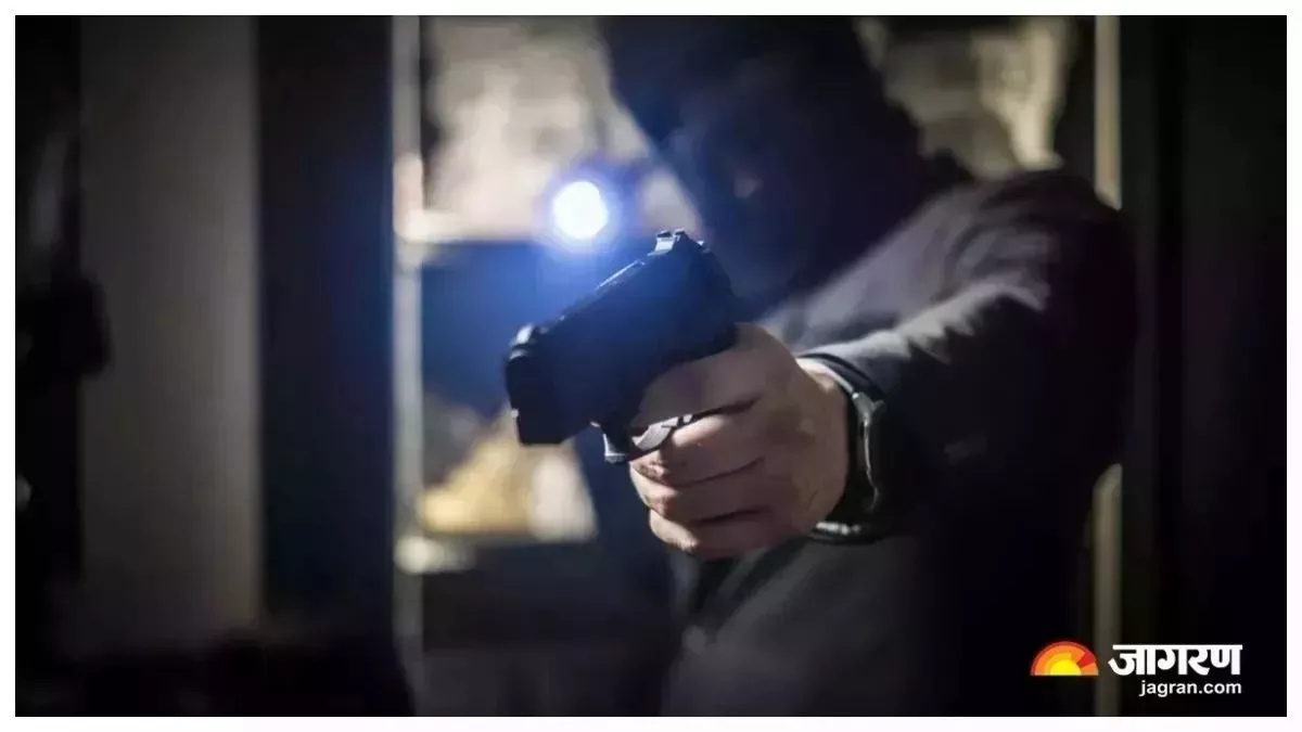 palwal liquor store robbery masked men loot cash and alcohol