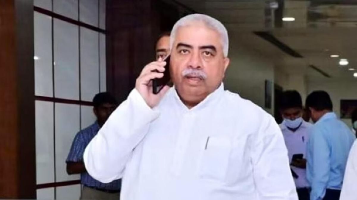 khadi mahotsav 2025 rakesh sachan inaugurates highlights khadis role in employment