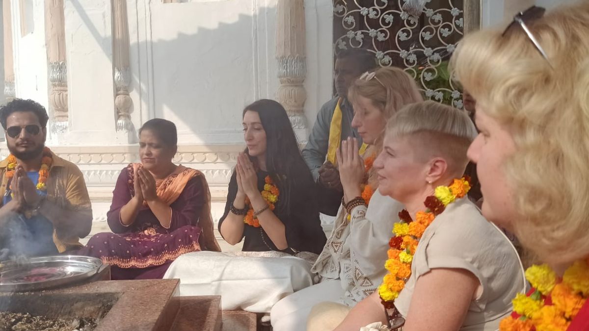 kapurthala foreign guests showed interest in sanatan dharma offered oblations in the havan at the 235 year old temple