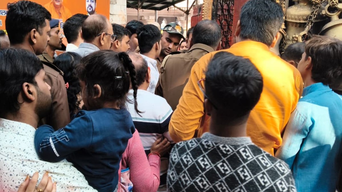 vindhyachal temple vip darshan scam police priest nexus angers devotees