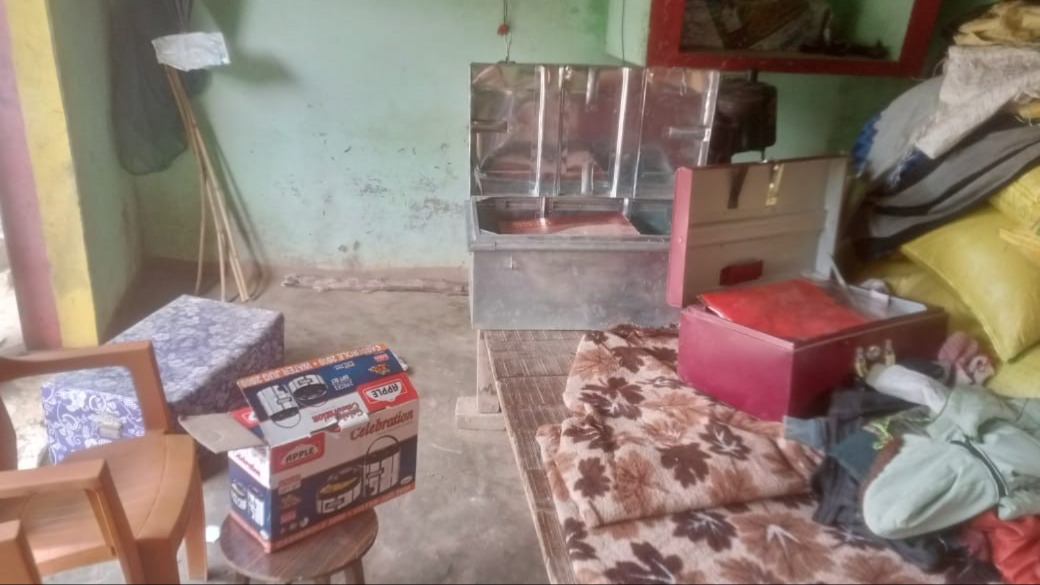 bahraich robbery drug traders house looted 65 lakh stolen