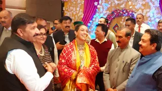 ऊना में डिप्टी सीएम मुकेश अग्निहोत्री की बेटी डॉ. आस्था की शादी में पहुंचे मुख्यमंत्री सुखविंदर सिंह सुक्खू व अन्य नेता। जागरण