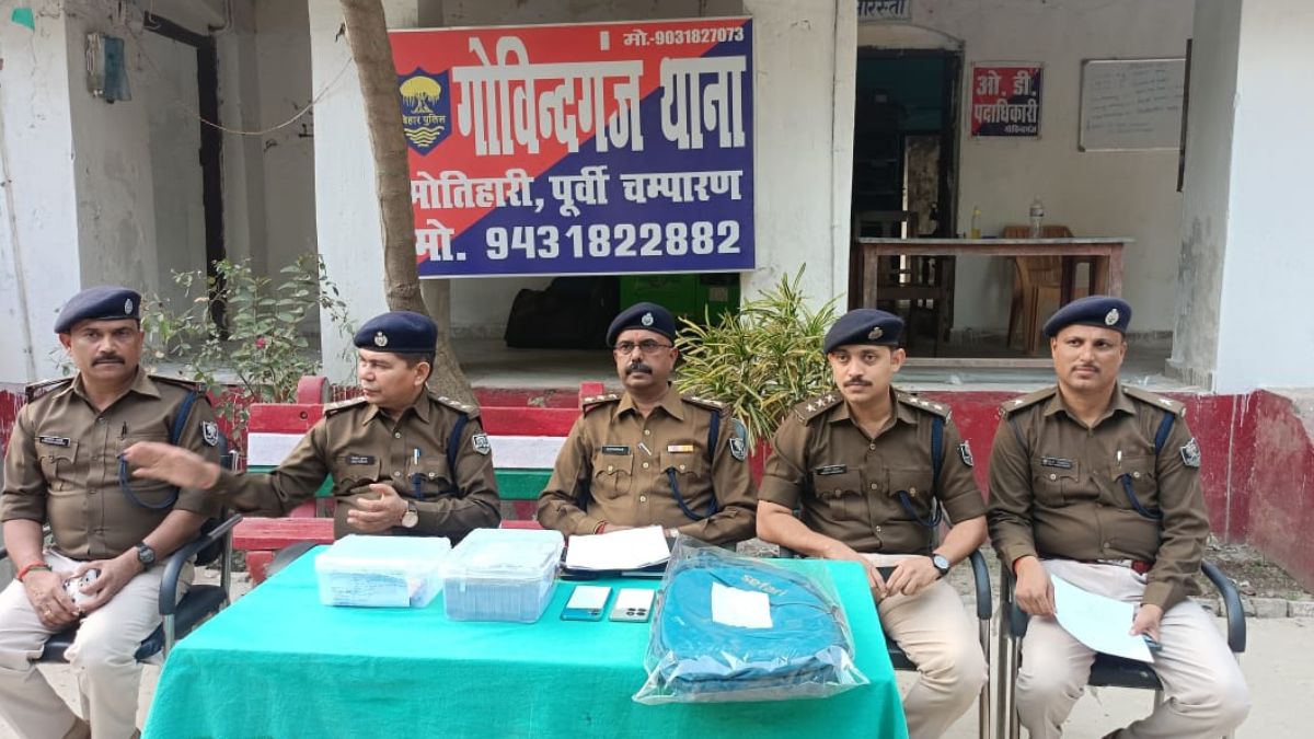 woman arrested from sahibganj in muzaffarpur with rs 15 lakh in cash and gold biscuits