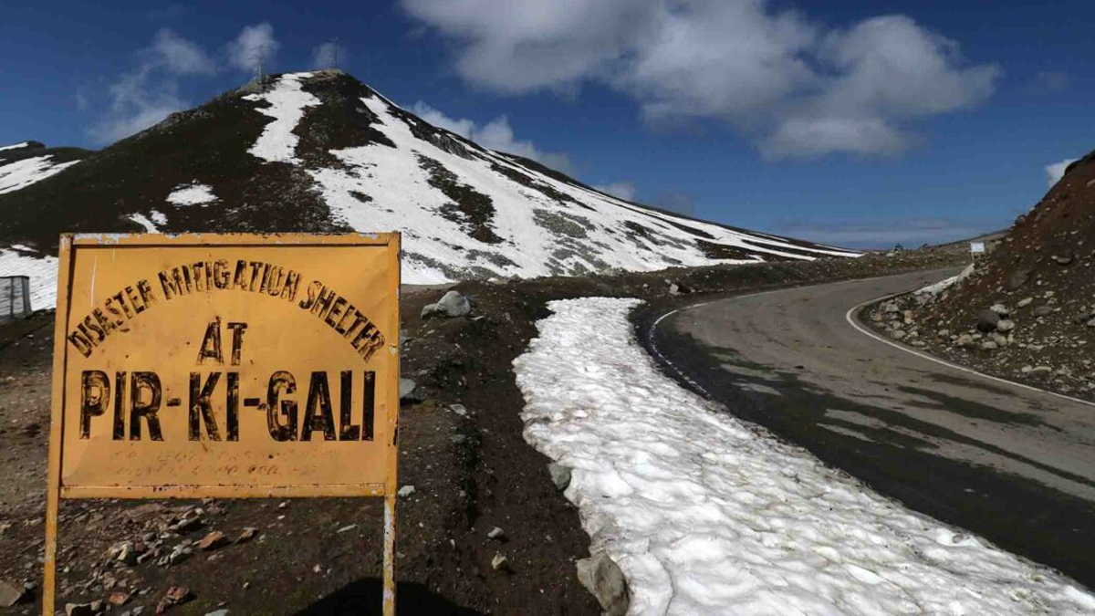 jammukashmir mughal road light snowfall low visibility risk