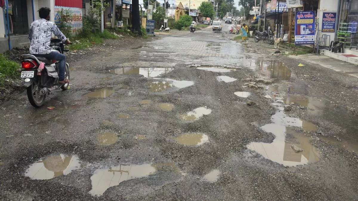 two engineers suspended for negligence in road repair
