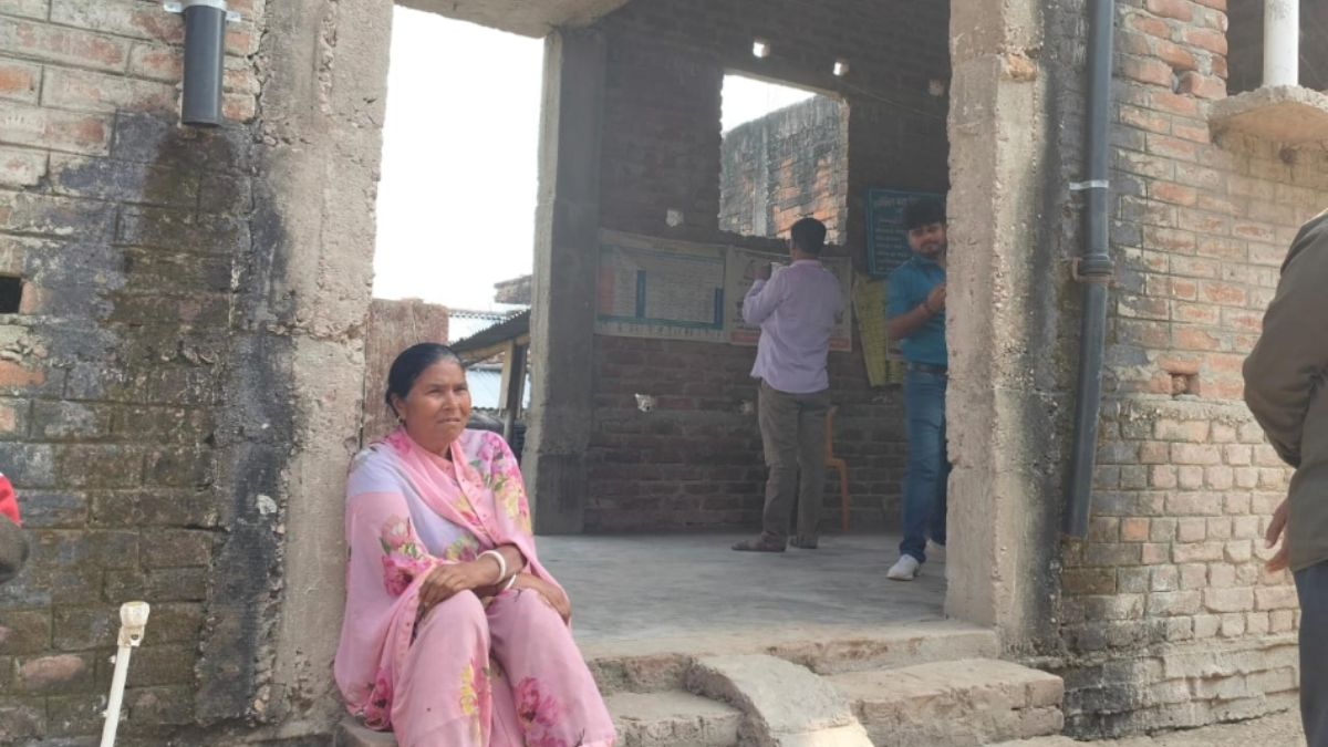 sheikhpura anganwadi worker votes against boycott villagers stop sending kids