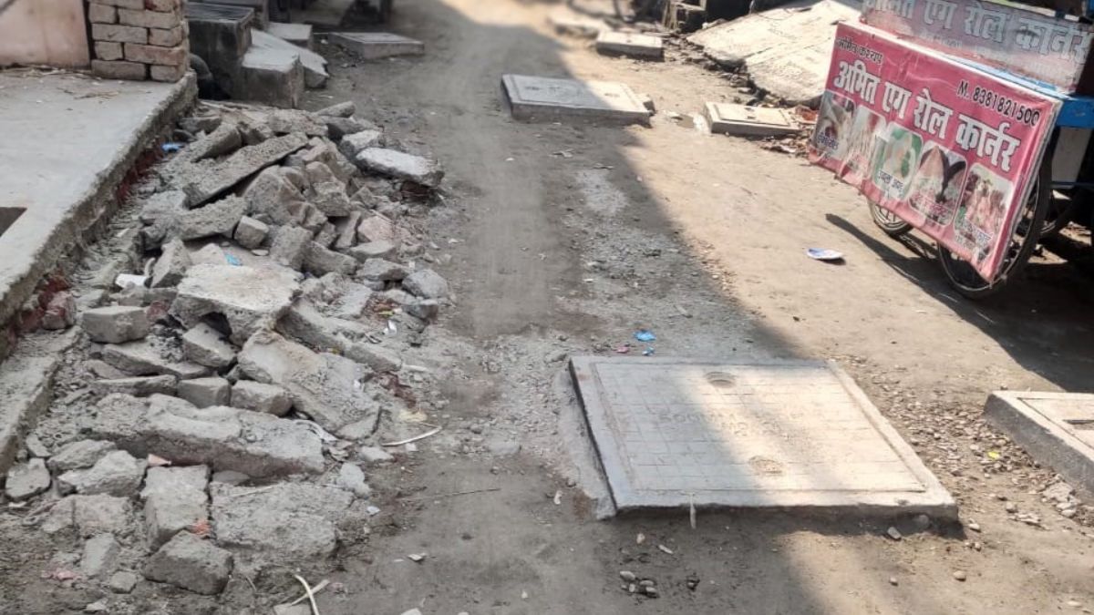 incomplete road construction in shahjahanpur residents suffer due to contractor negligence