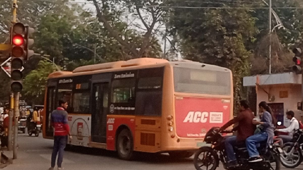shahjahanpur ebus rerouting city focus amidst traffic challenges
