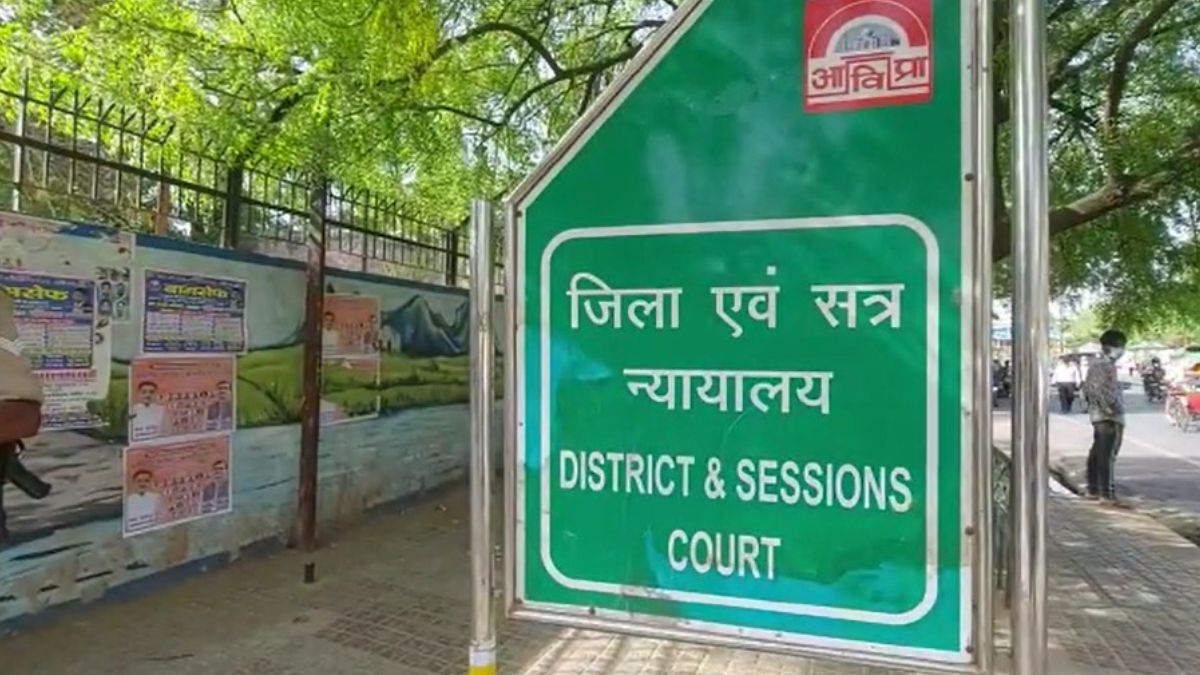 five rape accused including the son of former zila panchayat adhyksh ganesh yadav acquitted after the victim retracted her statement