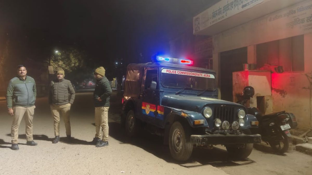 armed criminals entered a businessman house two were apprehended by a young womans courage agra police investigate