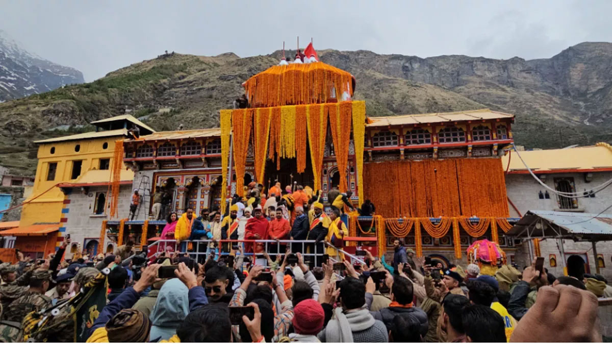 process of badrinath dham door closing continues